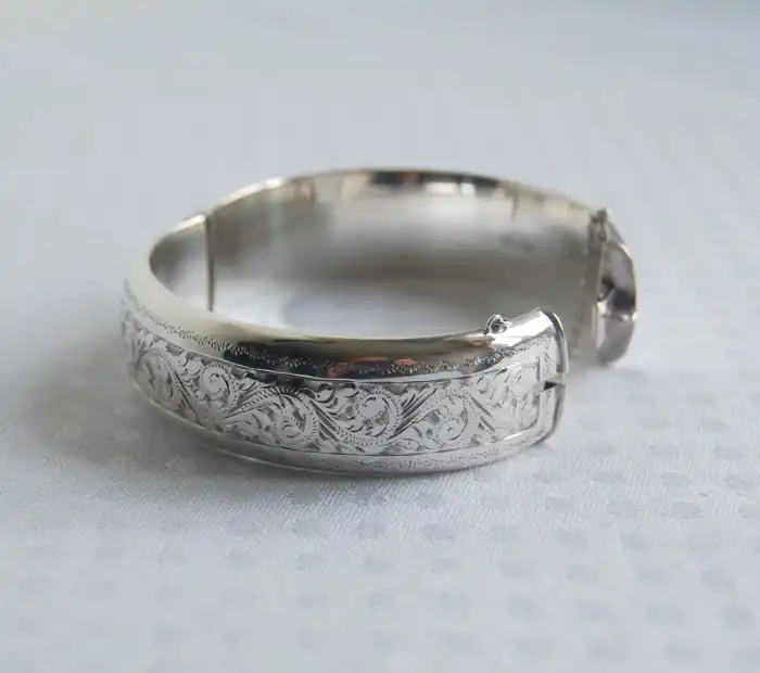 Elizabeth II Oval Silver Bracelet