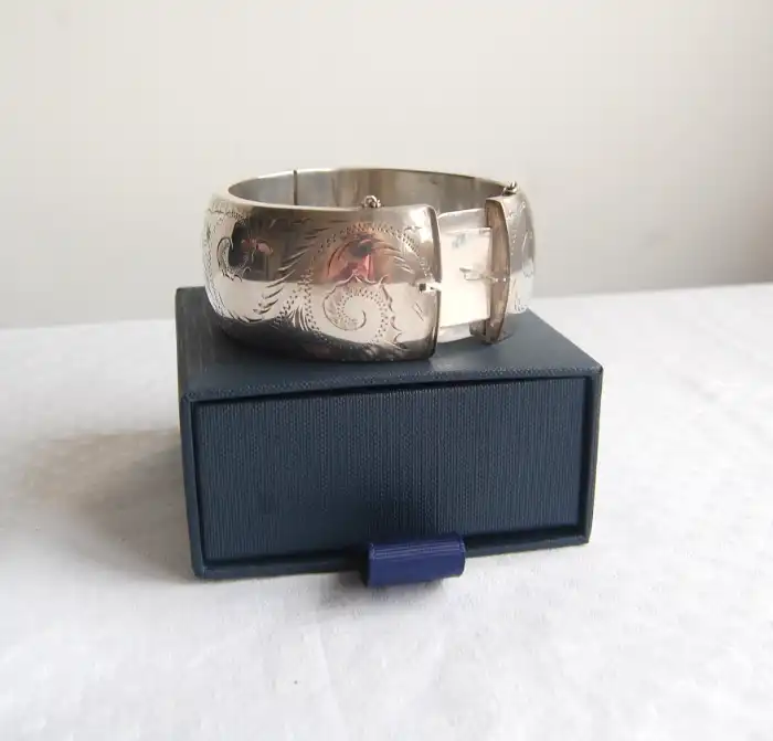 Elizabeth II silver double skin bracelet