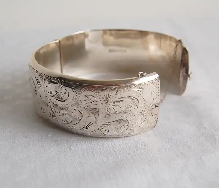Elizabeth II Oval Silver Bracelet