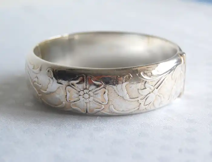 Elizabeth II Oval Silver Bracelet