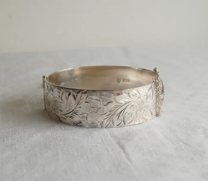 Elizabeth II Oval Silver Bracelet