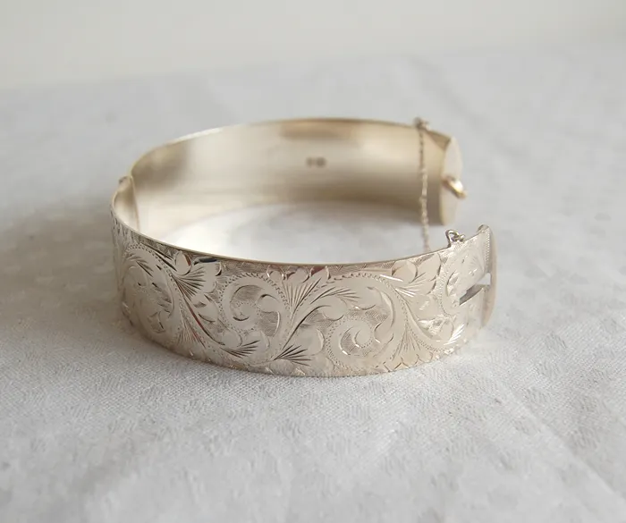 Elizabeth II Oval Silver Bracelet