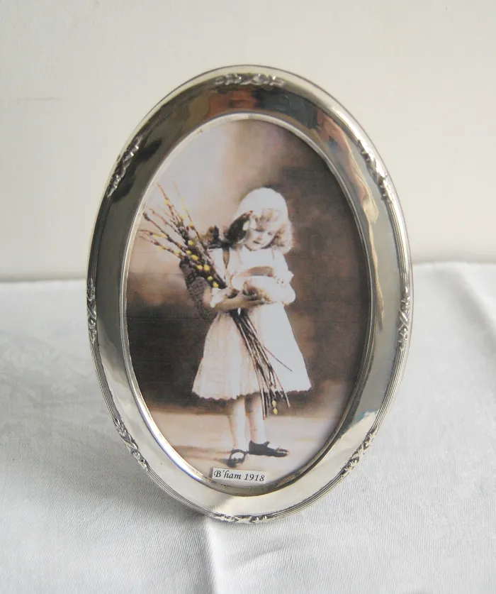 George V Oval Silver Photograph Frame