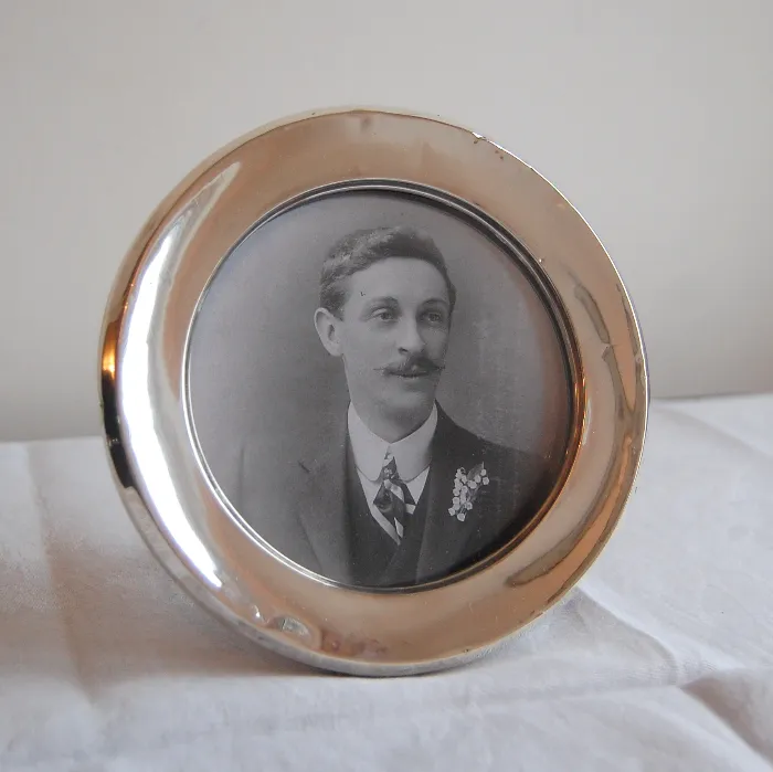 George V Circular Silver Photograph Frame
